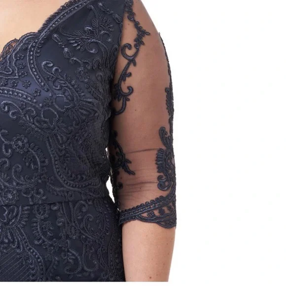 NWT JS Collection Scallop V Neck Embroidered Mesh Gown Size 16W - Picture 3 of 10